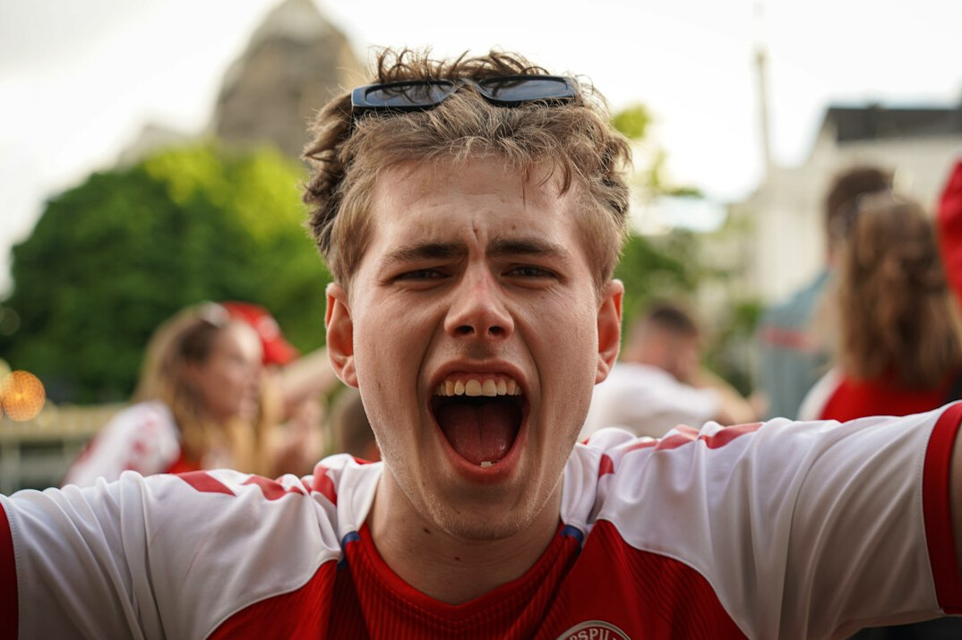 soccer fans celebrating